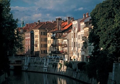 Houses at the Ljubljanica bank, Skok